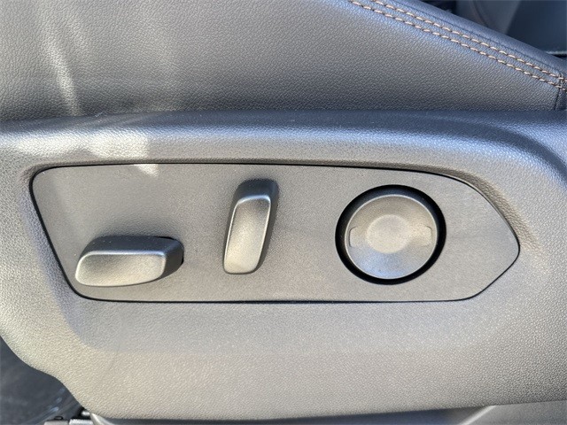 GMC Sierra 1500 Vehicle Full-screen Gallery Image 12