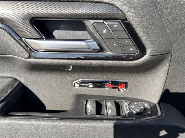 GMC Sierra 1500 Vehicle Full-screen Gallery Image 13