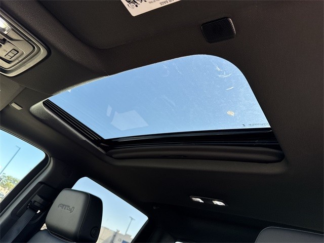 GMC Sierra 1500 Vehicle Full-screen Gallery Image 22