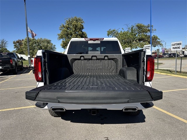 GMC Sierra 1500 Vehicle Full-screen Gallery Image 24