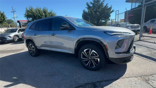 Buick Enclave Vehicle Full-screen Gallery Image 02