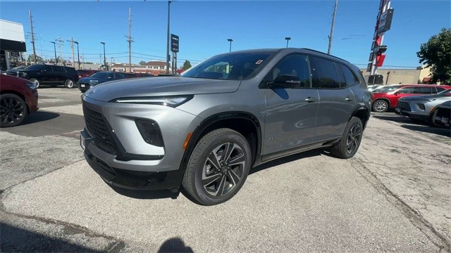 Buick Enclave Vehicle Full-screen Gallery Image 04