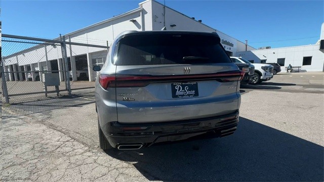 Buick Enclave Vehicle Full-screen Gallery Image 07