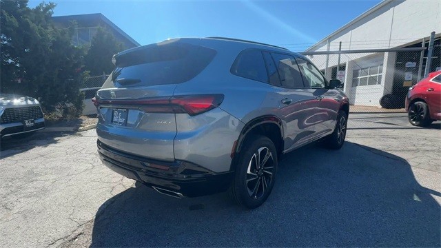 Buick Enclave Vehicle Full-screen Gallery Image 08