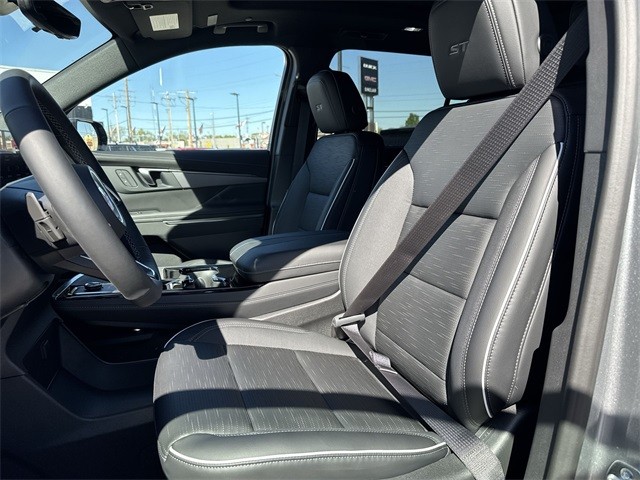 Buick Enclave Vehicle Full-screen Gallery Image 11