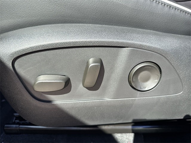 Buick Enclave Vehicle Full-screen Gallery Image 12