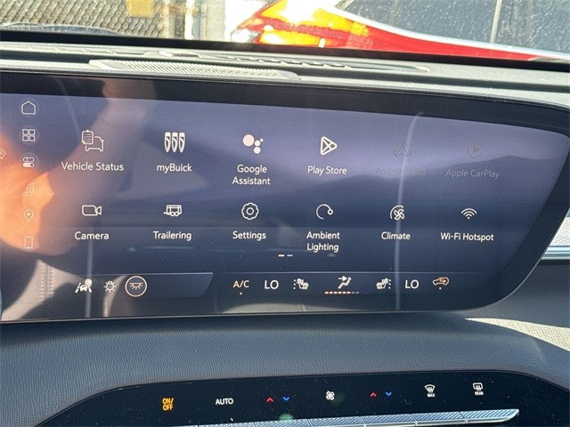 Buick Enclave Vehicle Full-screen Gallery Image 16