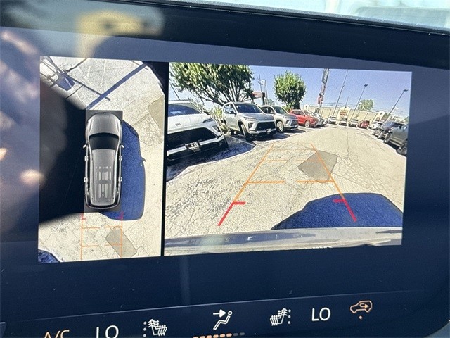 Buick Enclave Vehicle Full-screen Gallery Image 17