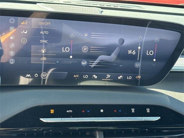 Buick Enclave Vehicle Full-screen Gallery Image 19