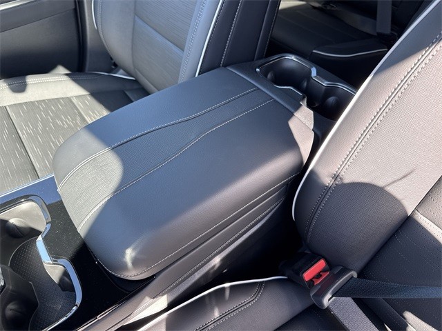 Buick Enclave Vehicle Full-screen Gallery Image 21