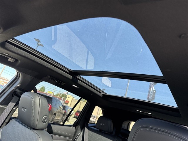 Buick Enclave Vehicle Full-screen Gallery Image 22