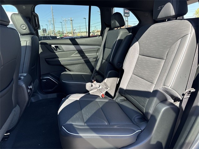 Buick Enclave Vehicle Full-screen Gallery Image 23