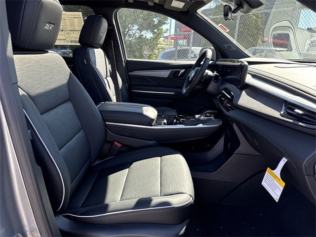 Buick Enclave Vehicle Full-screen Gallery Image 26