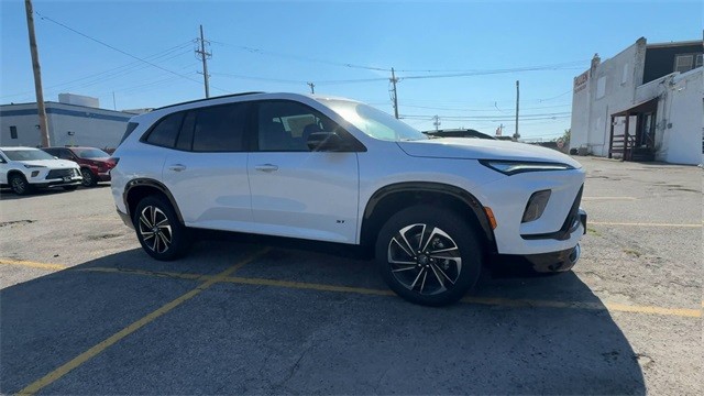 Buick Enclave Vehicle Full-screen Gallery Image 02