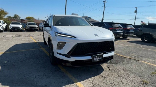 Buick Enclave Vehicle Full-screen Gallery Image 03