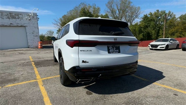 Buick Enclave Vehicle Full-screen Gallery Image 07
