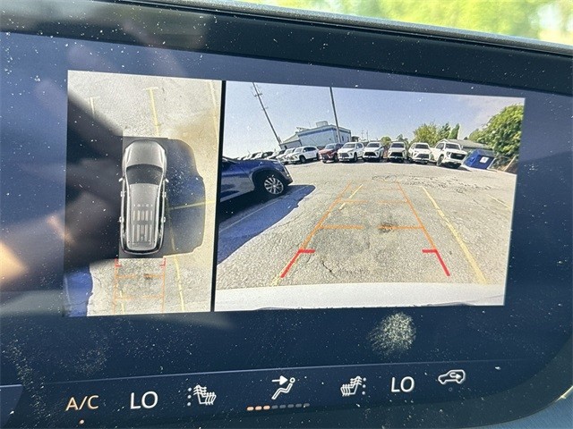 Buick Enclave Vehicle Full-screen Gallery Image 17