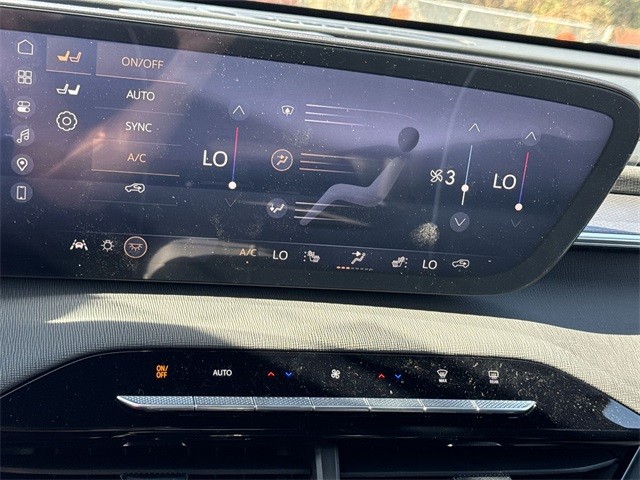 Buick Enclave Vehicle Full-screen Gallery Image 19