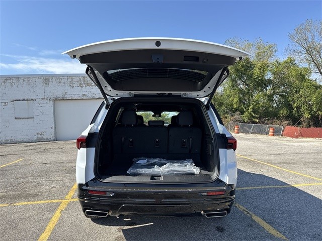 Buick Enclave Vehicle Full-screen Gallery Image 24