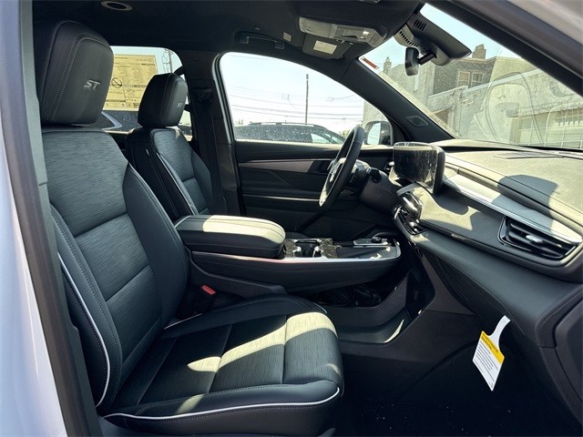 Buick Enclave Vehicle Full-screen Gallery Image 25