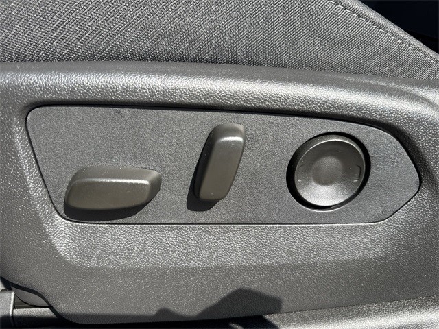 GMC Sierra 1500 Vehicle Full-screen Gallery Image 12