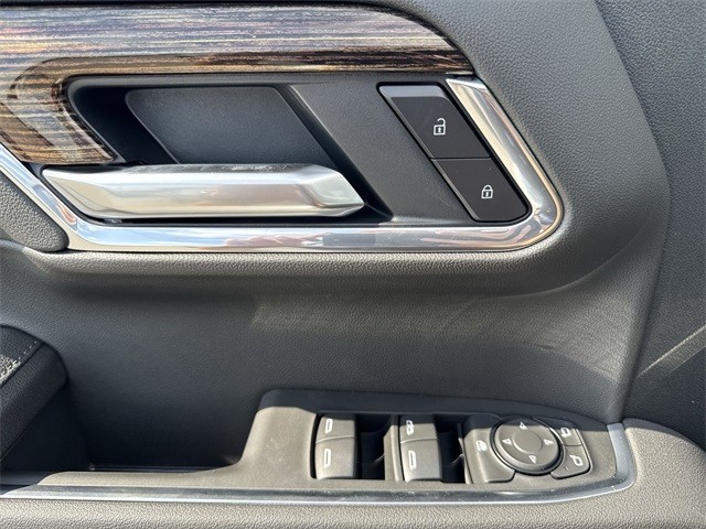 GMC Sierra 1500 Vehicle Full-screen Gallery Image 13