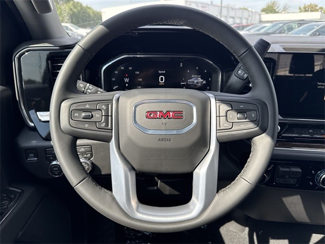 GMC Sierra 1500 Vehicle Full-screen Gallery Image 14