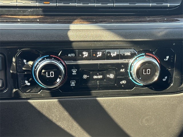 GMC Sierra 1500 Vehicle Full-screen Gallery Image 19