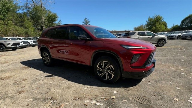 Buick Enclave Vehicle Full-screen Gallery Image 02