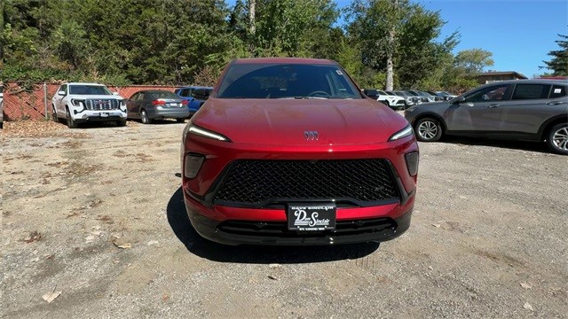 Buick Enclave Vehicle Full-screen Gallery Image 03