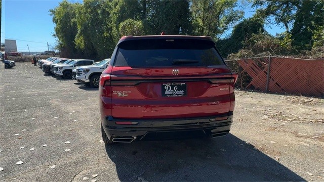Buick Enclave Vehicle Full-screen Gallery Image 07