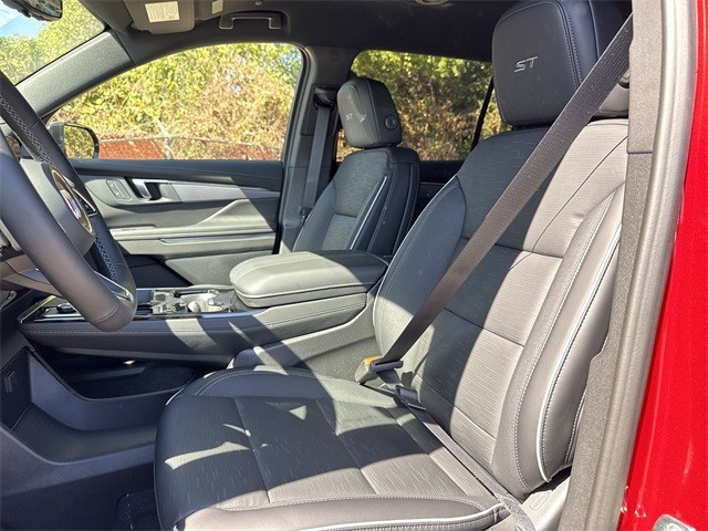 Buick Enclave Vehicle Full-screen Gallery Image 11