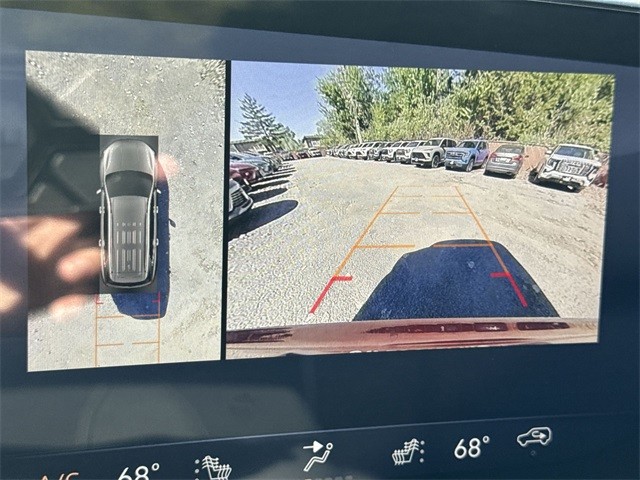 Buick Enclave Vehicle Full-screen Gallery Image 17