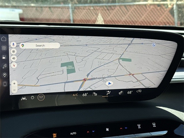 Buick Enclave Vehicle Full-screen Gallery Image 18