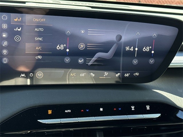 Buick Enclave Vehicle Full-screen Gallery Image 19