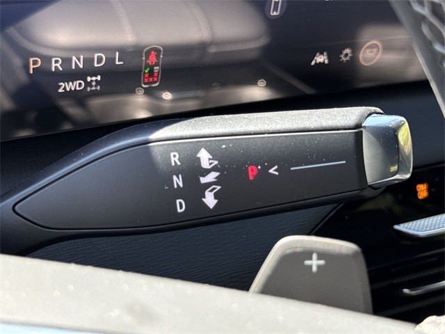 Buick Enclave Vehicle Full-screen Gallery Image 20