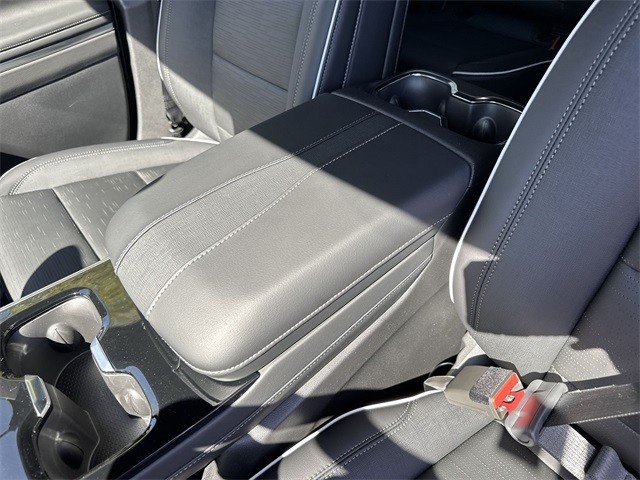 Buick Enclave Vehicle Full-screen Gallery Image 21
