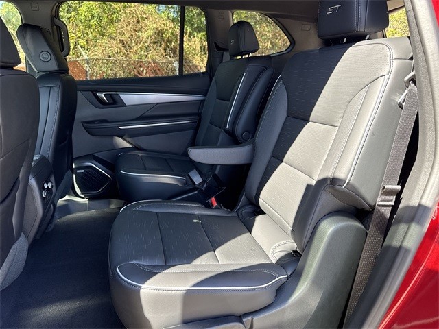 Buick Enclave Vehicle Full-screen Gallery Image 22