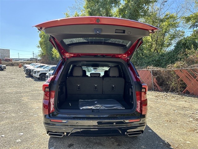 Buick Enclave Vehicle Full-screen Gallery Image 24