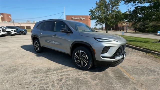 Buick Enclave Vehicle Full-screen Gallery Image 02