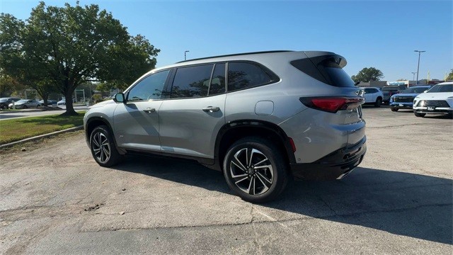 Buick Enclave Vehicle Full-screen Gallery Image 06