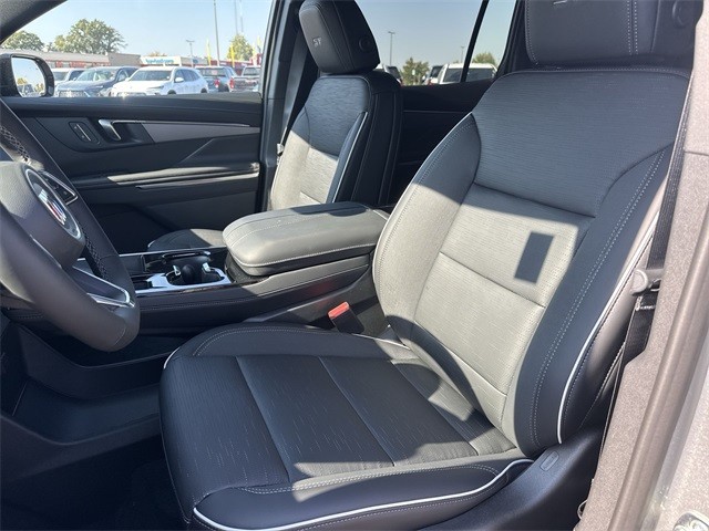 Buick Enclave Vehicle Full-screen Gallery Image 11