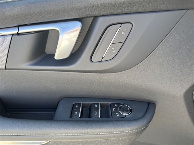 Buick Enclave Vehicle Full-screen Gallery Image 13