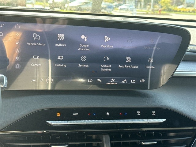 Buick Enclave Vehicle Full-screen Gallery Image 16