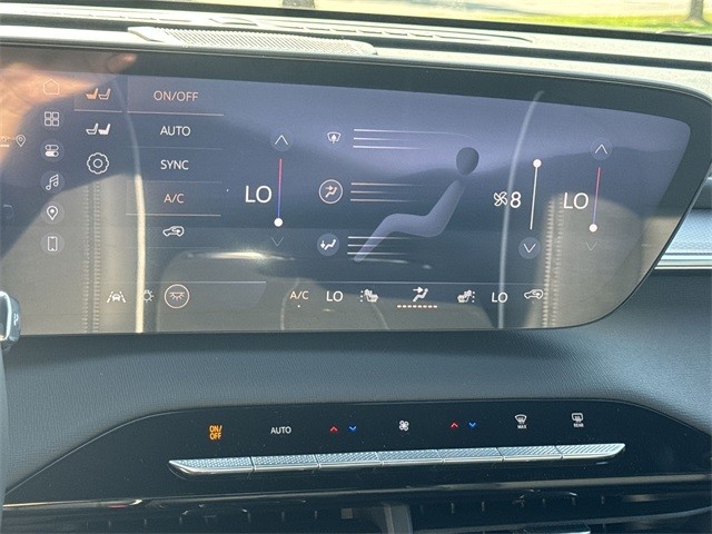 Buick Enclave Vehicle Full-screen Gallery Image 19