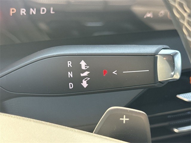 Buick Enclave Vehicle Full-screen Gallery Image 20