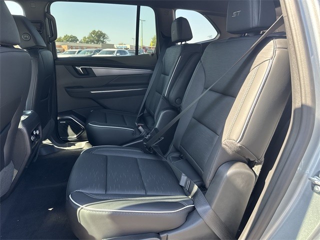 Buick Enclave Vehicle Full-screen Gallery Image 22