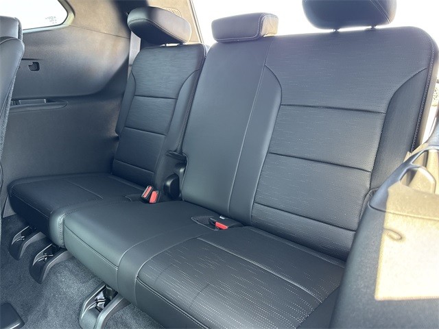 Buick Enclave Vehicle Full-screen Gallery Image 23