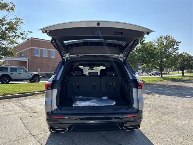 Buick Enclave Vehicle Full-screen Gallery Image 24