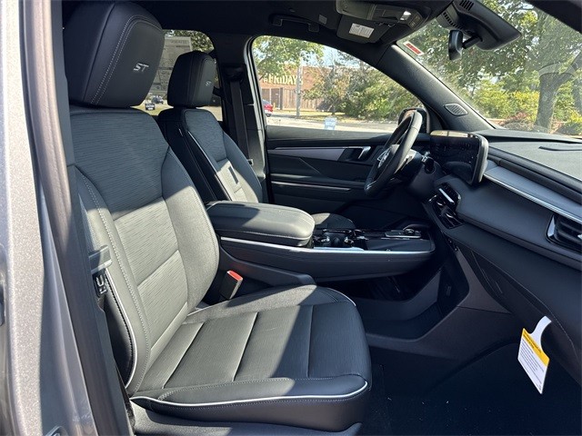 Buick Enclave Vehicle Full-screen Gallery Image 25